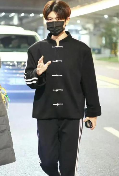 这几位大明星“捞钱”的样子太难看了米乐m6为了割韭菜脸面都不要了？(图18)