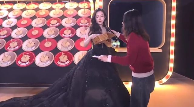 博之夜送礼又添名场面真心礼物太难得m6米乐送自己眼罩被208嫌弃微(图6)